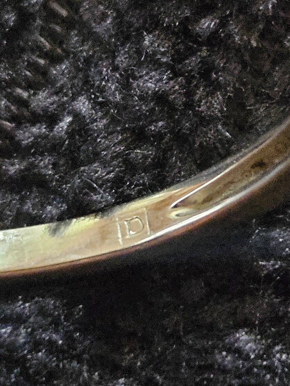 10k White Gold Diamond Eternity Band. - Picture 6 of 8